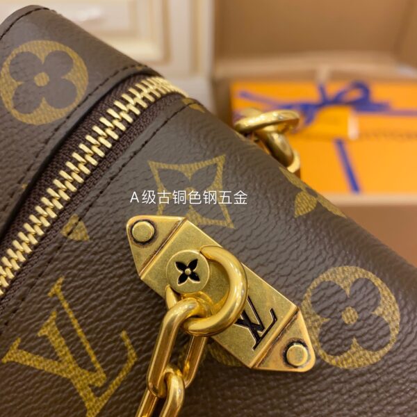 M44914 SHOULDER BAG - Image 9