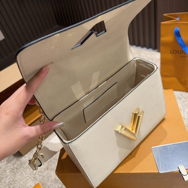 M21116 MEDIUM SHOULDER BAG - Image 9