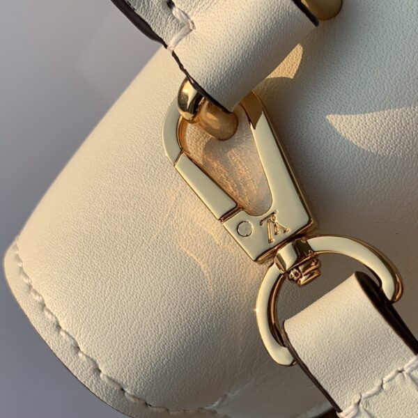 M44653 BB HANDBAG - Image 9