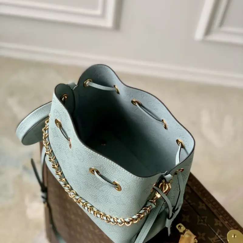 M46840 25x19x11.5cm High Quality Bags - Image 9