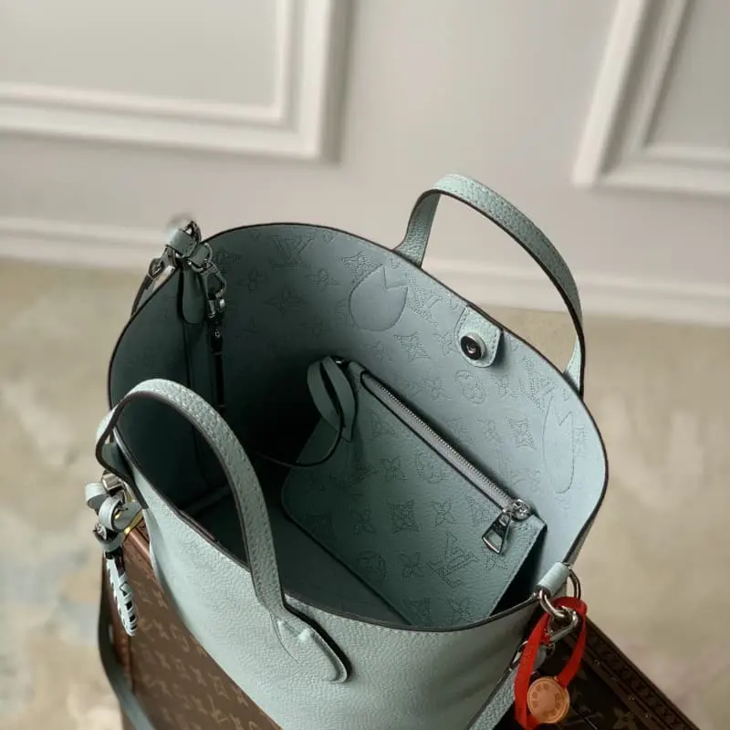 M57070 Sky blue 19x22x14cm High Quality Bags - Image 9