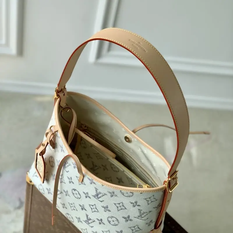 M24707 29x24x12cm High Quality Bags - Image 9
