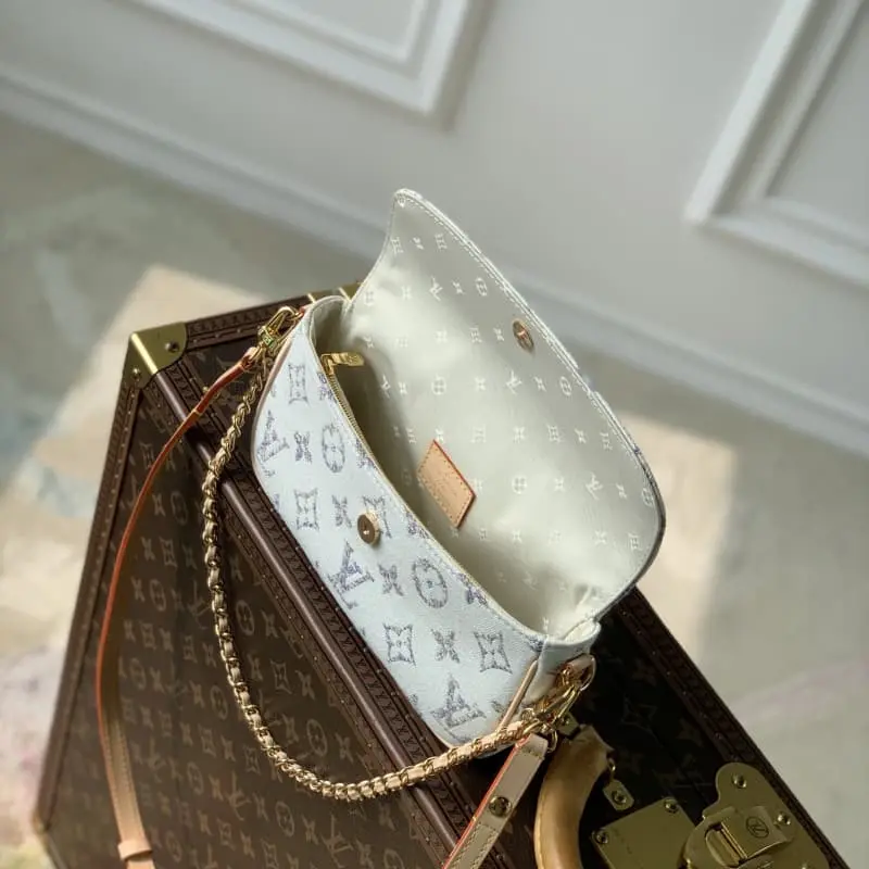 M83499 23.5x12x4.3cm High Quality Bags - Image 9