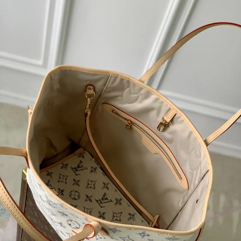 M24905 White 31x28x14cm High Quality Bags - Image 9