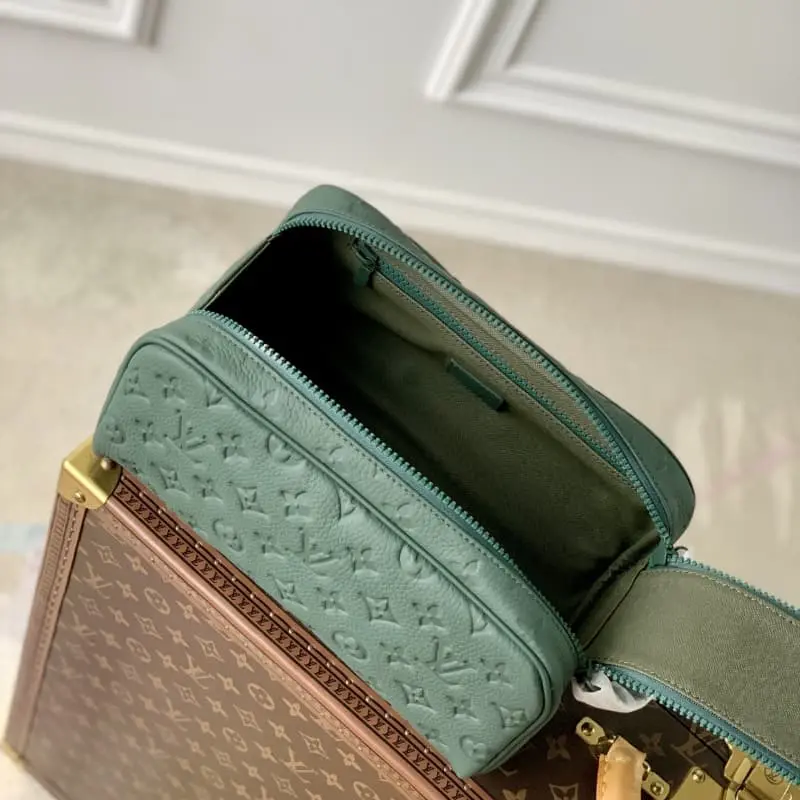 M24442 28x15x16.5cm High Quality Bags - Image 9