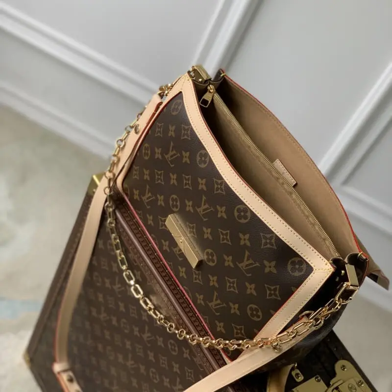 M47149 28x20x11cm High Quality Bags - Image 9