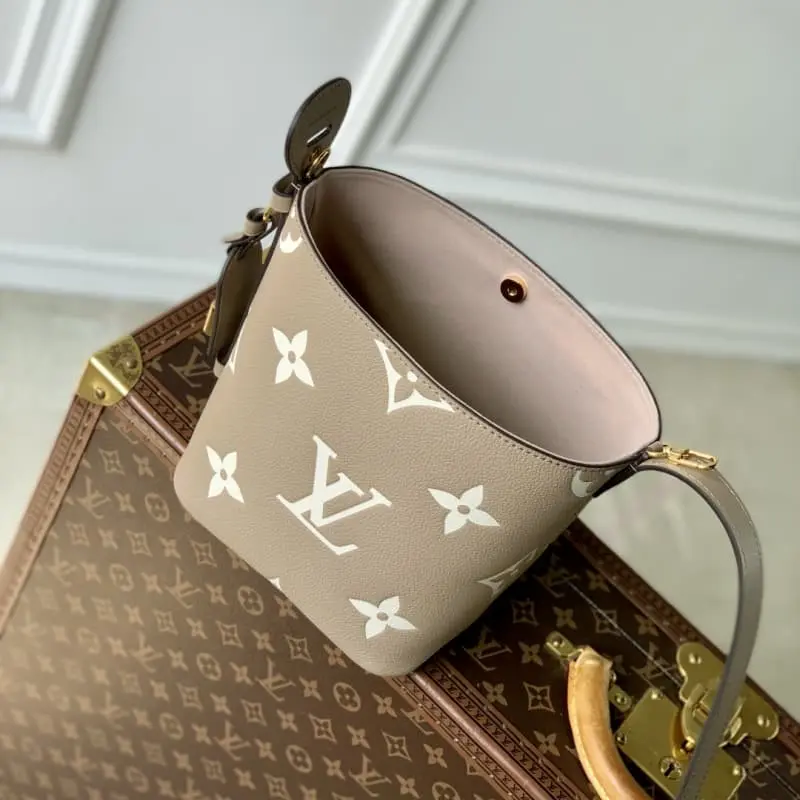 M13045 18x12x16cm High Quality Bags - Image 9