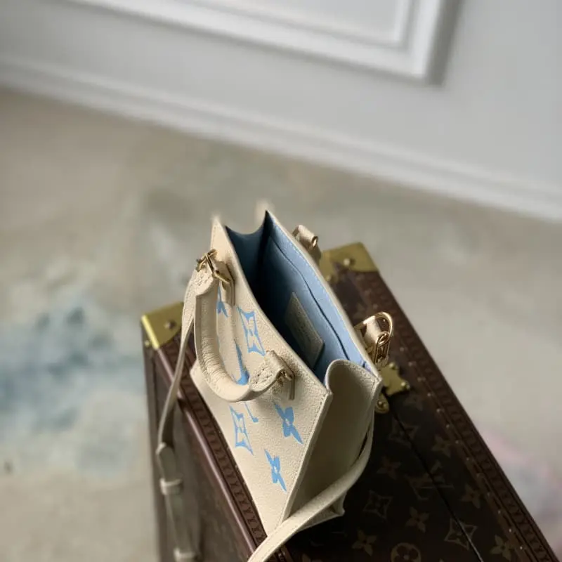 M69442 14x17x5.5cm High Quality Bags - Image 9