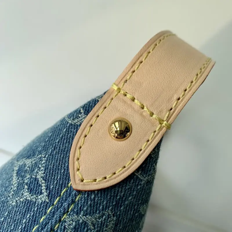 M82949 Blue 20.5x6x16cm High Quality Bags - Image 9