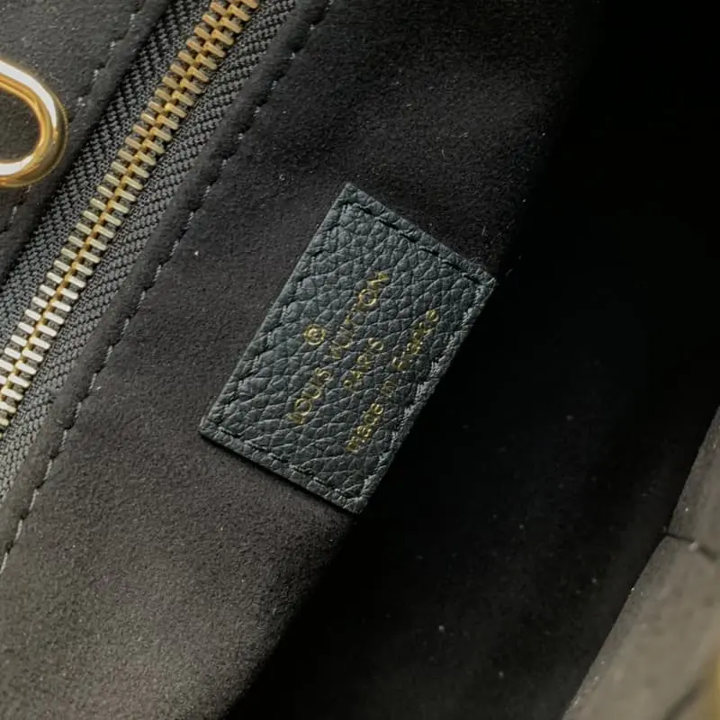 M46733 25x19x11.5cm High Quality Bags - Image 9