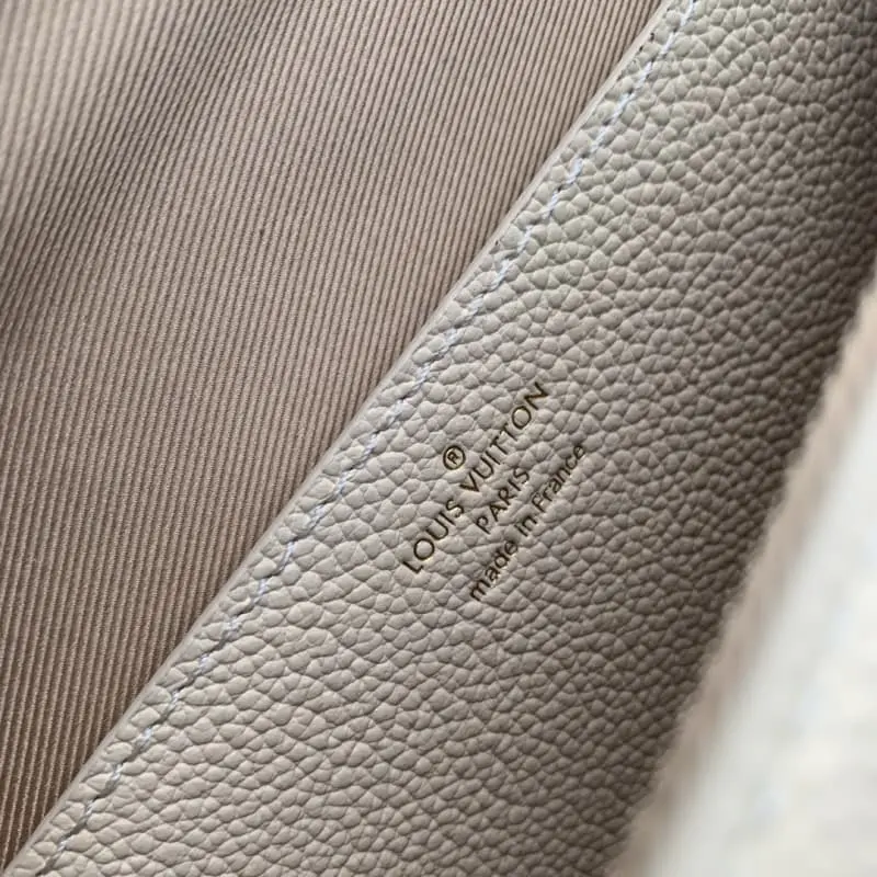 M82836 22x15x5.5cm High Quality Bags - Image 9