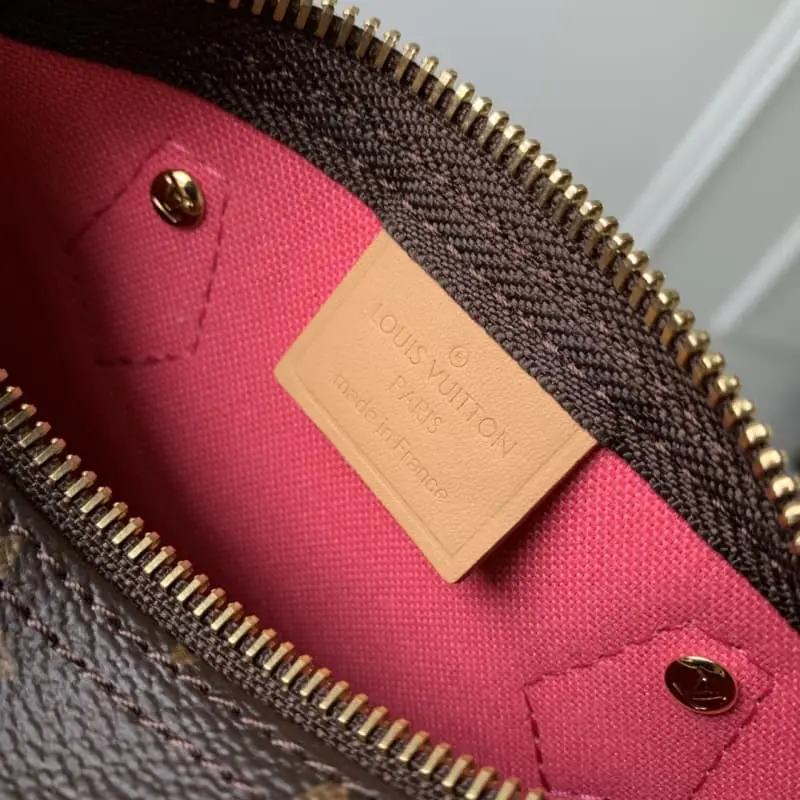 M82624 16x10x7.5cm High Quality Bags - Image 9