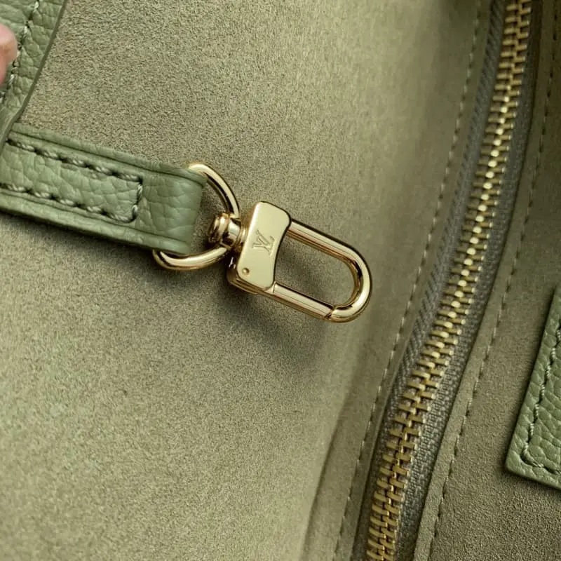 M46649 31x28x14cm High Quality Bags - Image 9