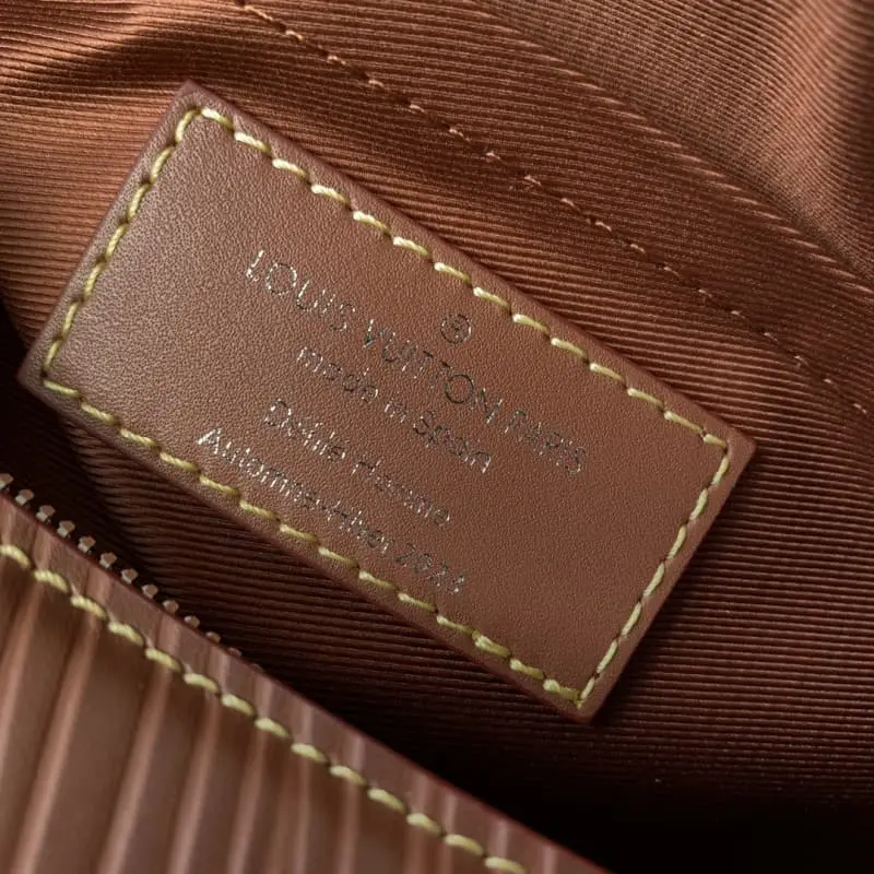 M23092 S1 33x17x17cm High Quality Bags - Image 9