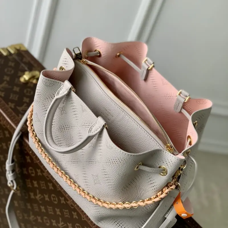 M13838 23x13x32cm High Quality Bags - Image 9