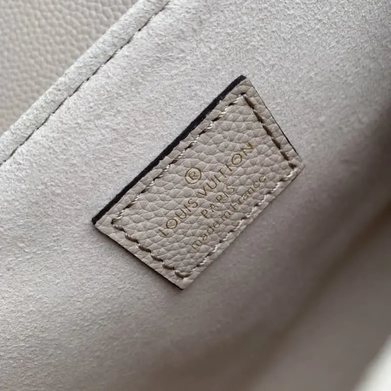 M22792 22x16x9.5cm High Quality Bags - Image 9