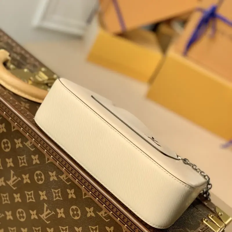 M80688 White 25x15x8cm High Quality Bags - Image 8