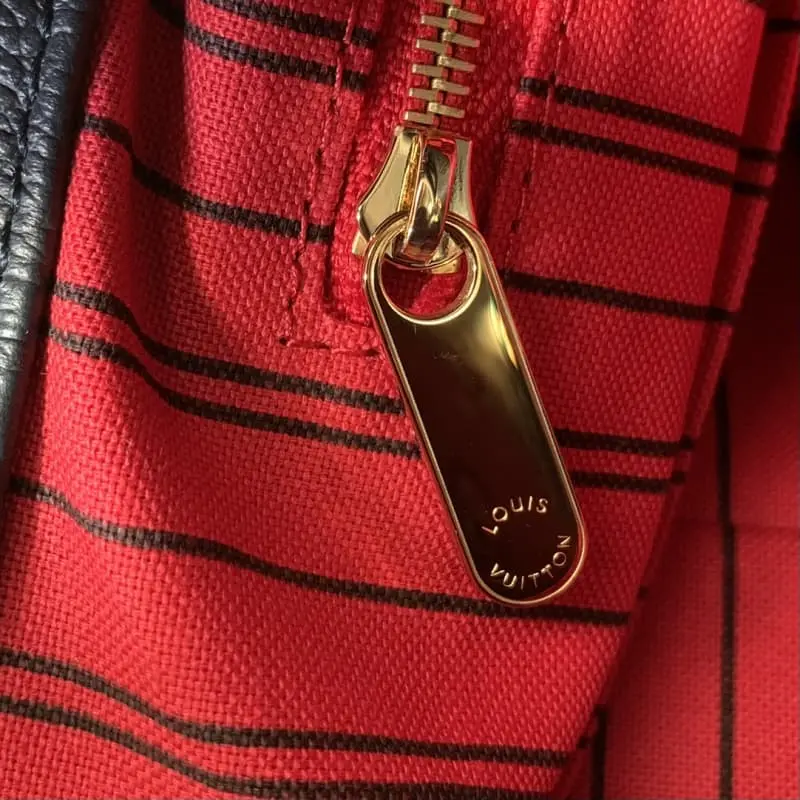 M41066 Red lining 47x32x22cm High Quality Bags - Image 9