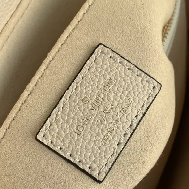 M46008 24x17x8.5cm High Quality Bags - Image 9