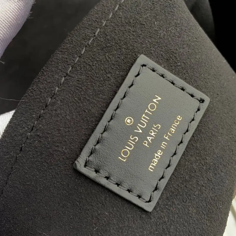 M44141 S1 21x17x8cm High Quality Bags - Image 9