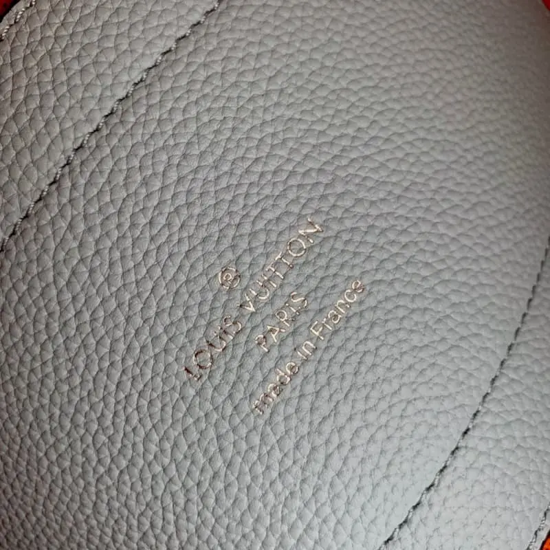 M52975 23x21x13cm High Quality Bags - Image 8