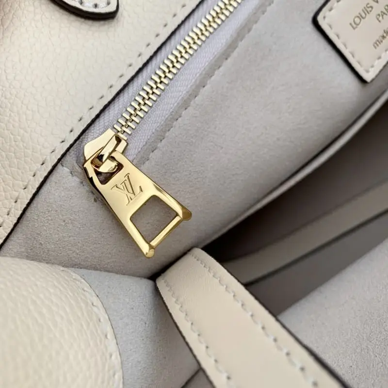 M45653 White Embossed 25x19x11.5cm High Quality Bags - Image 9