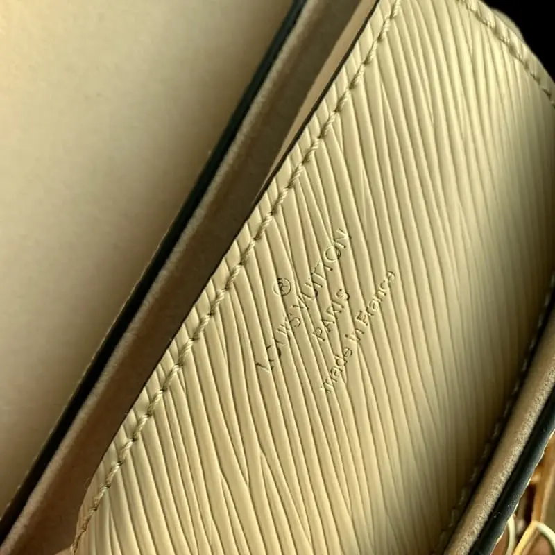 M59033 S1 23x17x9.5cm High Quality Bags - Image 9