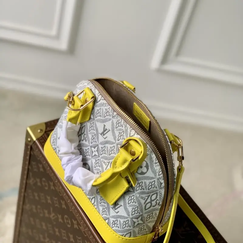 M91606 25x19x12cm High Quality Bags - Image 9