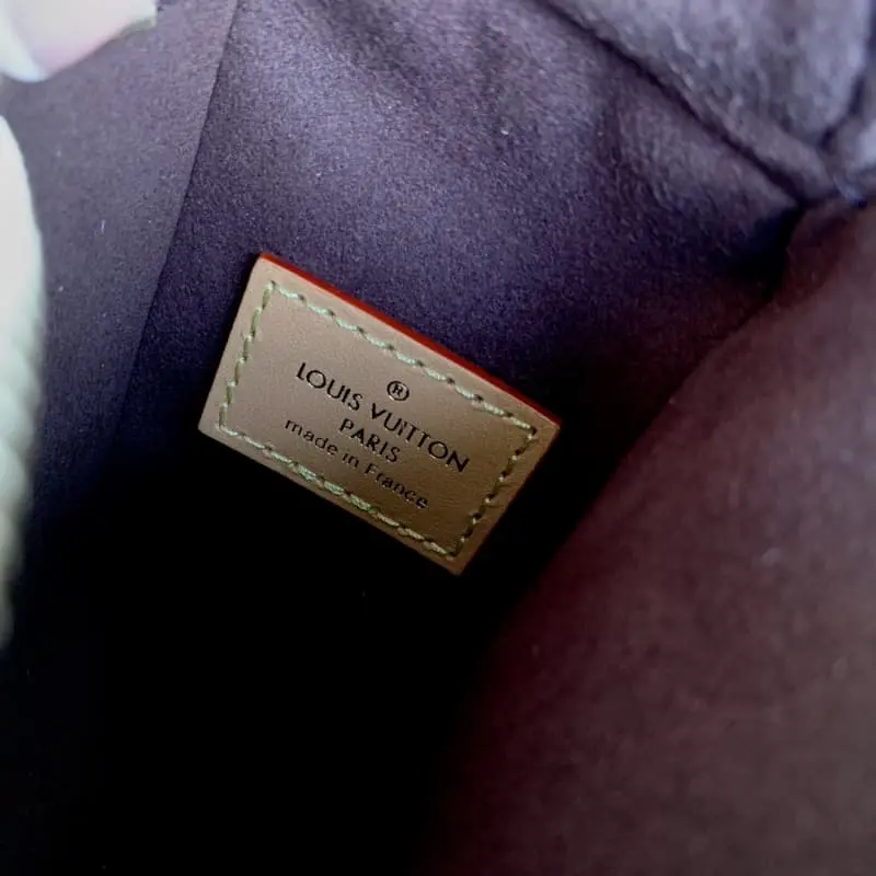 M46815 18x12.5x8cm High Quality Bags - Image 9