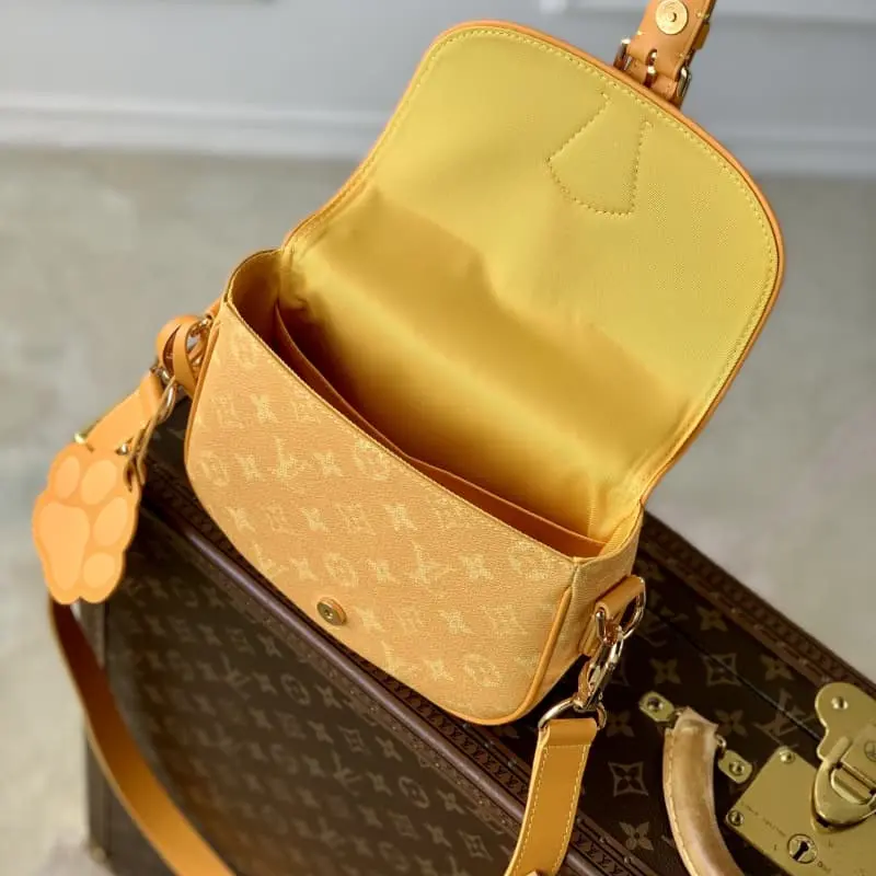 M12694 17x7x20cm High Quality Bags - Image 9