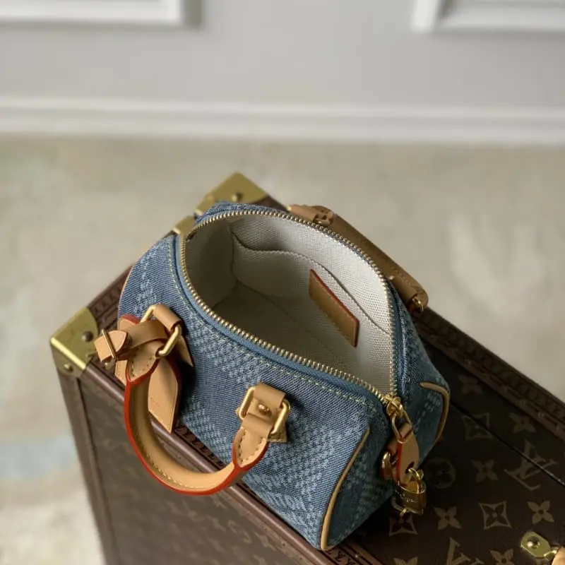 N40682 HH30 18x12x10cm High Quality Bags - Image 9