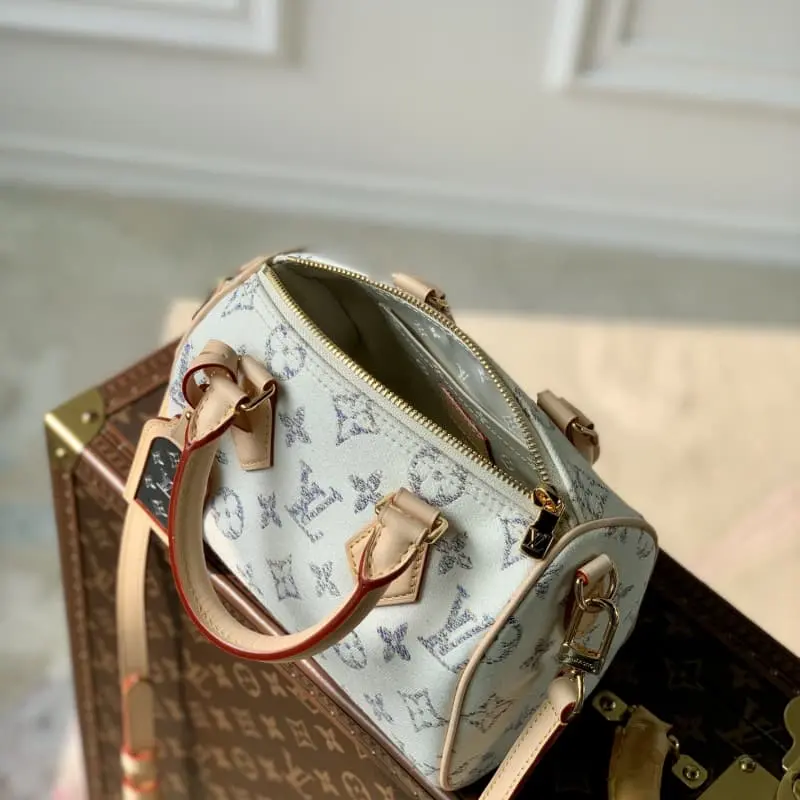 M24709 20.5x13.5x12cm High Quality Bags - Image 9