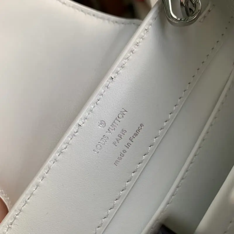 M48865 WhiteMini 21x14x8cm High Quality Bags - Image 9