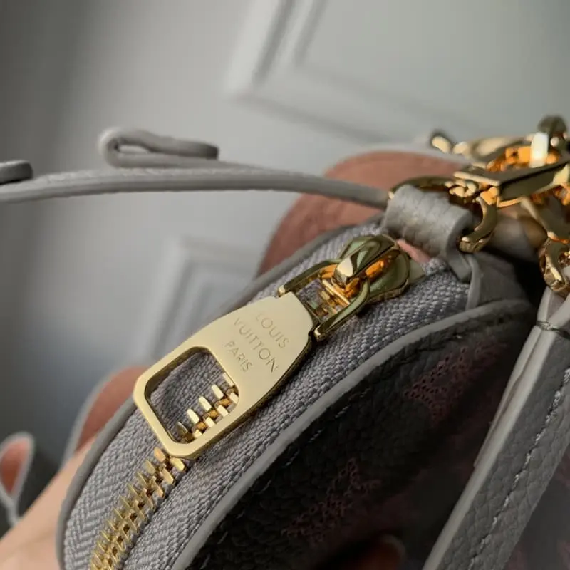 M23388 19x22x14cm High Quality Bags - Image 9