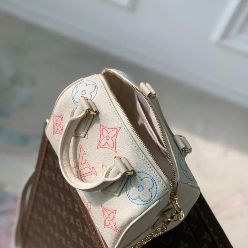 M46667 20.5x13.5x12cm High Quality Bags - Image 9