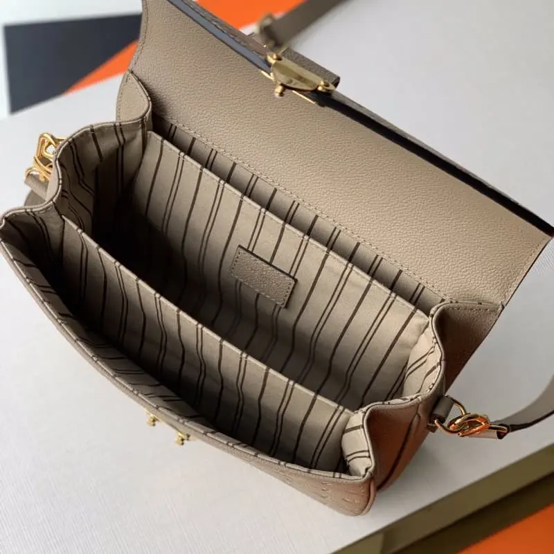 M44738 25x19x7cm High Quality Bags - Image 9