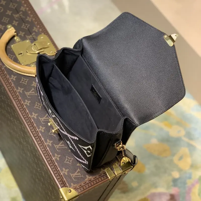 M46028 25x19x7cm High Quality Bags - Image 8