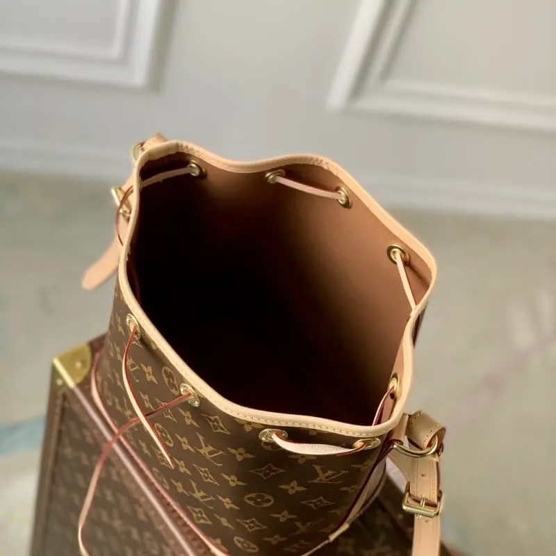 M40817 24x22x15cm High Quality Bags - Image 9