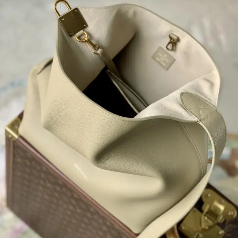 M24988 Green 35x18x31cm High Quality Bags - Image 9