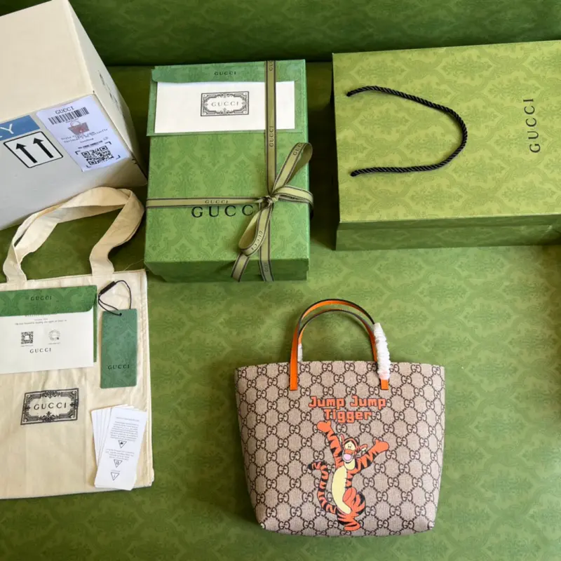 410812 CM 17 High-Quality Bags - Image 9