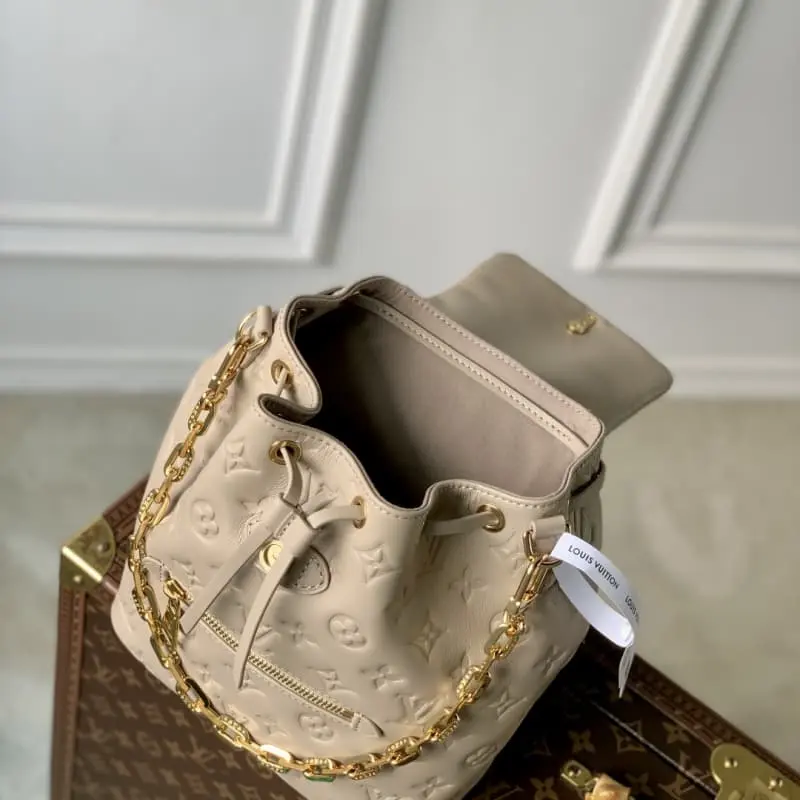 M13358 26x10x21cm High Quality Bags - Image 9