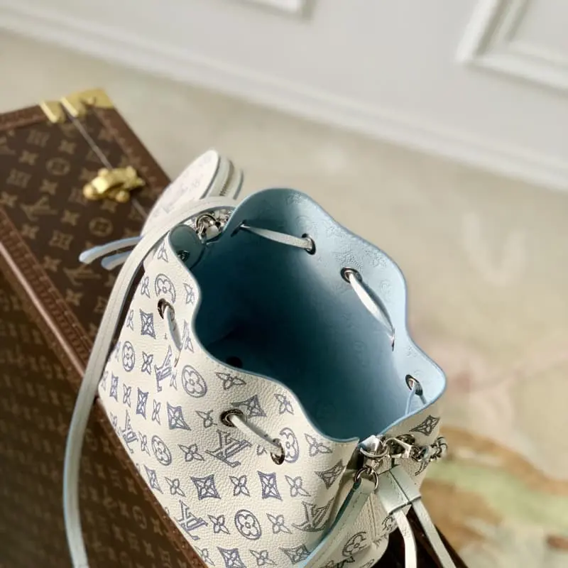 M11736 19x22x14cm High Quality Bags - Image 9