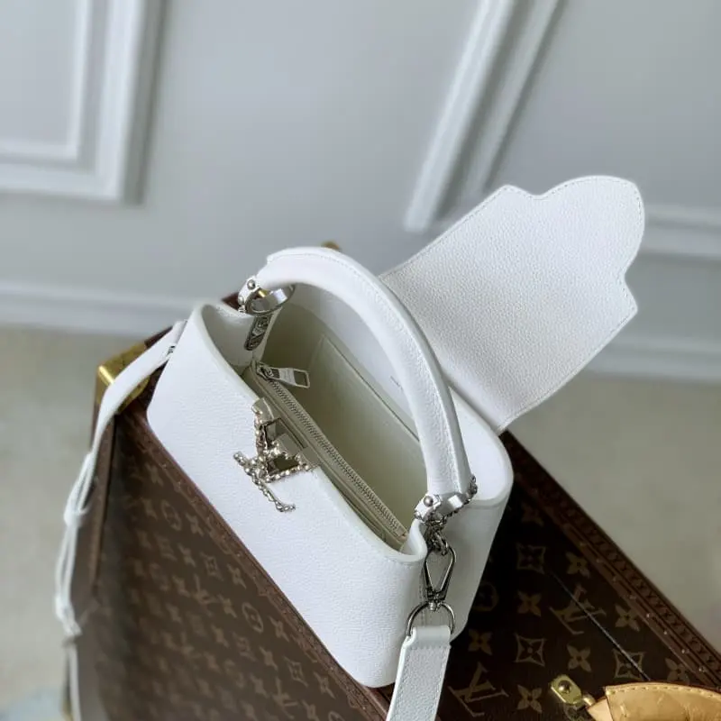 M24666 White 22x12x8cm High Quality Bags - Image 9