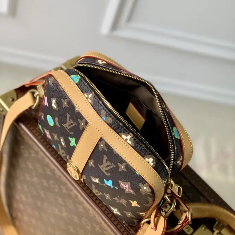 M24820 23.5x15.5x8.5cm High Quality Bags - Image 9