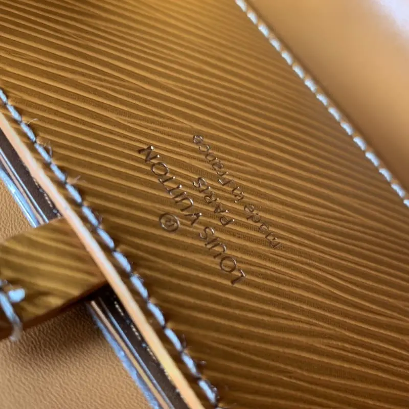 M24765 White 23x17x9.5cm High Quality Bags - Image 8