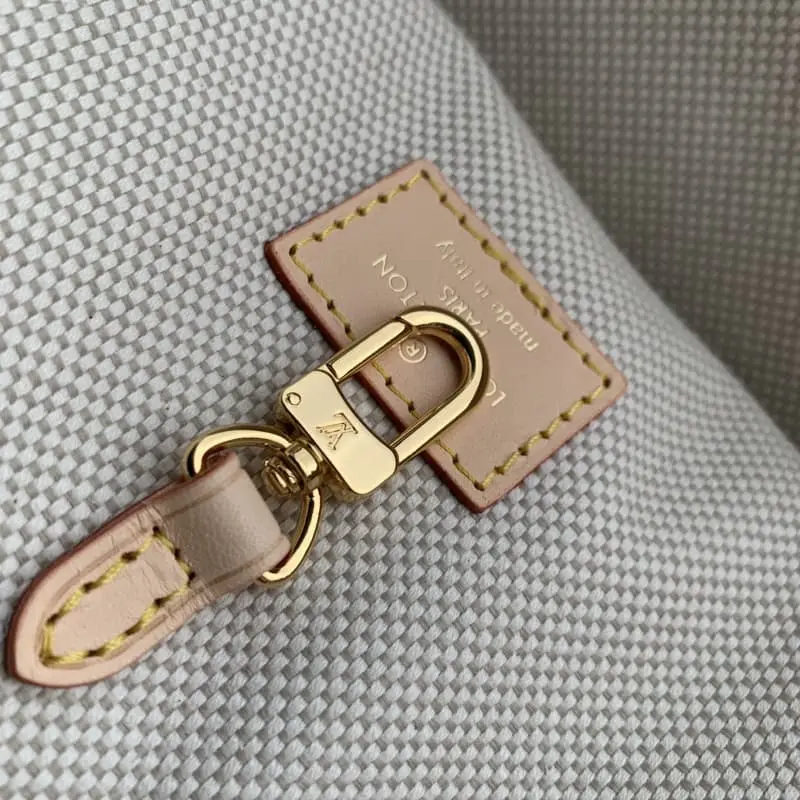 M46839 18x15x8.5cm High Quality Bags - Image 8