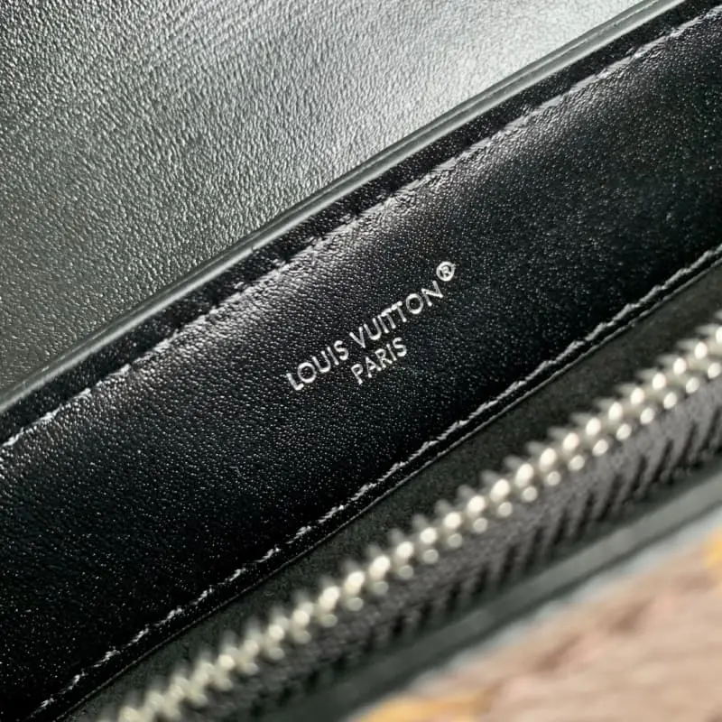 M13450 17x9x24cm High Quality Bags - Image 8