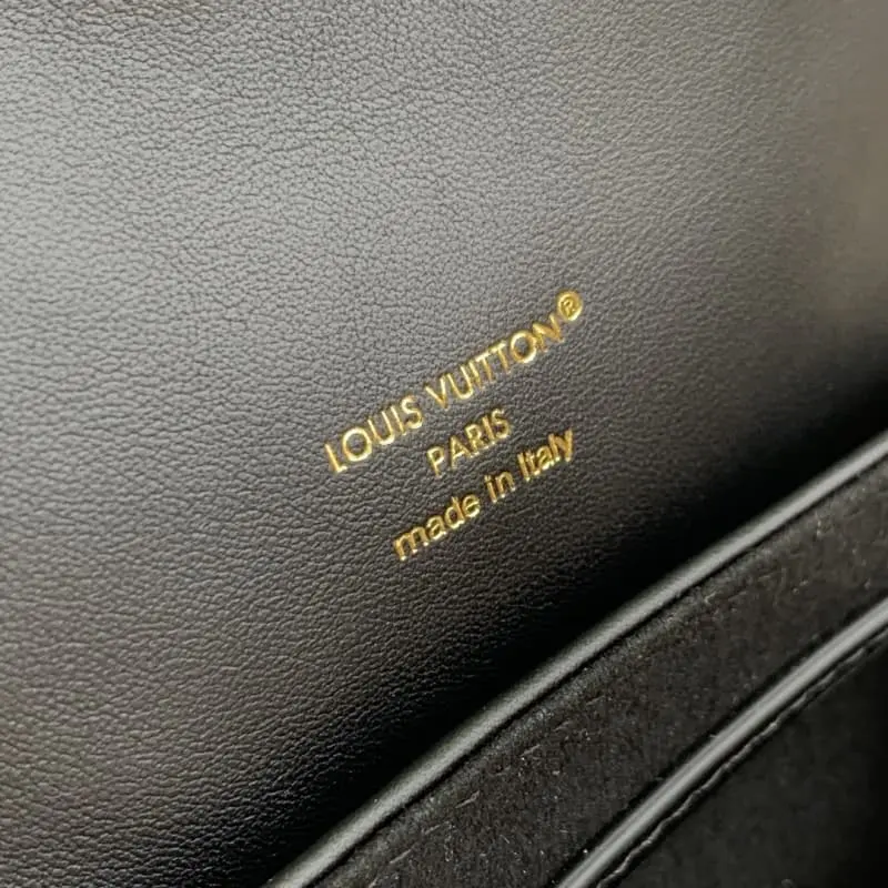 M13357 26x10x21cm High Quality Bags - Image 8