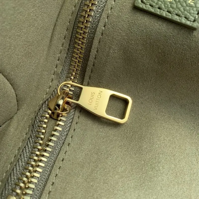 M46649 31x28x14cm High Quality Bags - Image 8