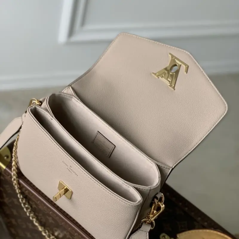 M22792 22x16x9.5cm High Quality Bags - Image 8